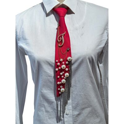 Wholesale Letter T Pearl Brooch Necktie Handmade Faux Pearl Alphabet Pin with Iron Chain Tassel Decorative Polyester Tie for Women (Red)