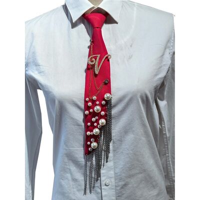 Wholesale Letter V Pearl Brooch Necktie Handmade Faux Pearl Alphabet Pin with Iron Chain Tassel Decorative Polyester Tie for Women (Red)
