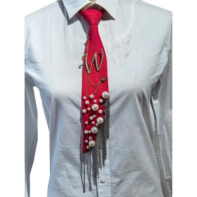 Wholesale Letter W Pearl Brooch Necktie Handmade Faux Pearl Alphabet Pin with Iron Chain Tassel Decorative Polyester Tie for Women (Red)