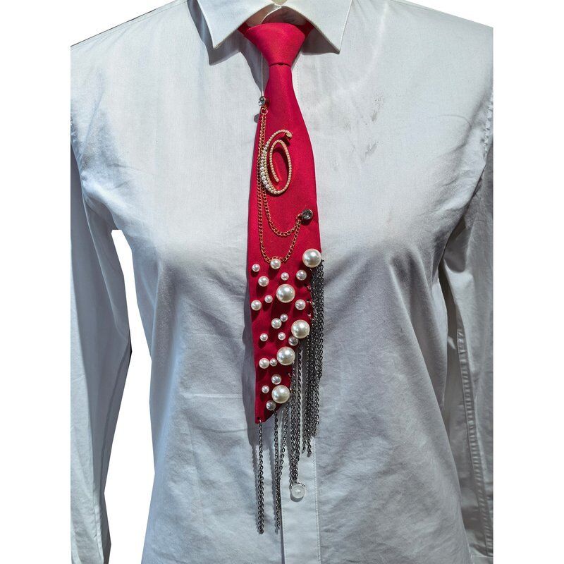 Wholesale Letter O Pearl Brooch Necktie Handmade Faux Pearl Alphabet Pin with Iron Chain Tassel Decorative Polyester Tie for Women (Red)