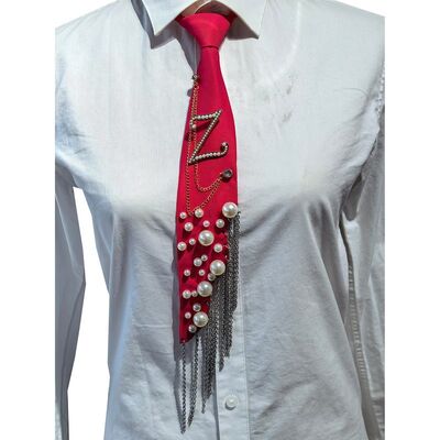Broche de Letra Z de Perlas al por Mayor, Corbata Hecha a Mano con Pin de Alfabeto de Perlas Falsas con Cadena de Hierro, Corbata Decorativa de Poliéster con Borla para Mujer (Rojo)